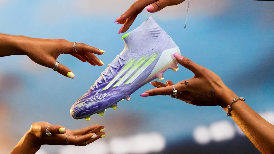 Mit F50 SPARKFUSION entwickelt Adidas einen speziellen Fußballschuh für Frauen